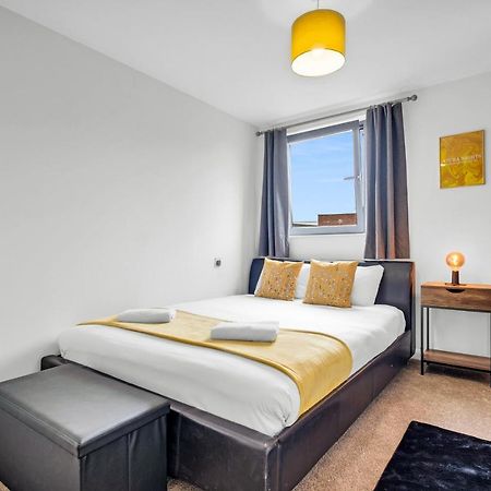 Stylish 4Th Floor 2 Bedroom En Suite City Centre Apartment With Parking By Azura Nights Birmingham Exterior photo