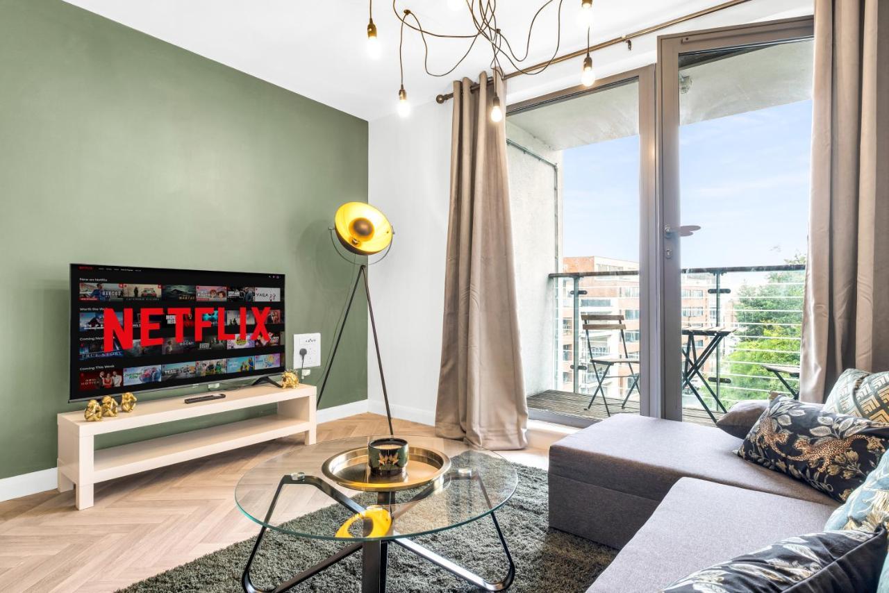 Stylish 4Th Floor 2 Bedroom En Suite City Centre Apartment With Parking By Azura Nights Birmingham Exterior photo