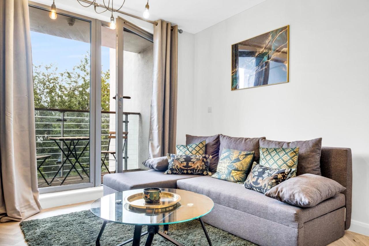Stylish 4Th Floor 2 Bedroom En Suite City Centre Apartment With Parking By Azura Nights Birmingham Exterior photo